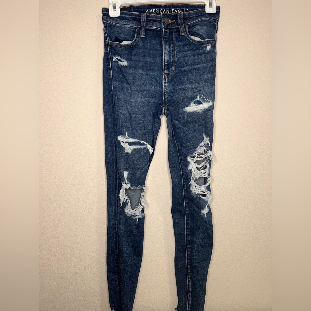 Blue-ripped skinny jean